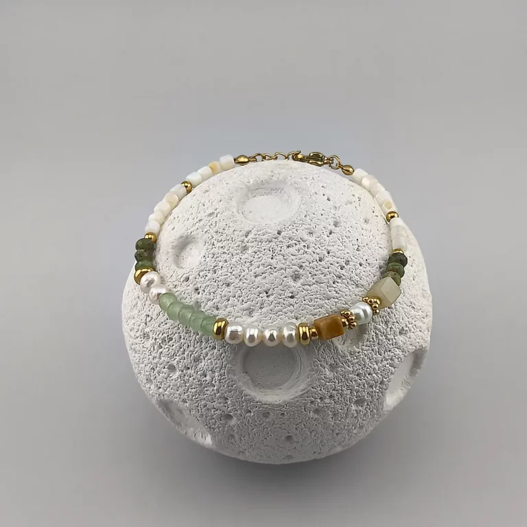 Women bracelet delicate fashion accessory 1